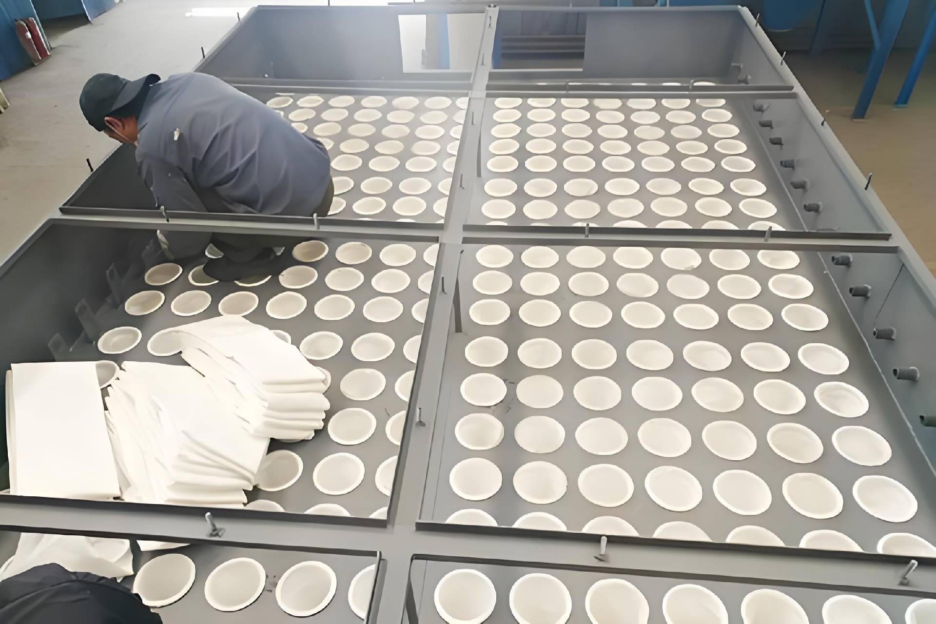 鄭州布袋除塵器濾袋安裝現場